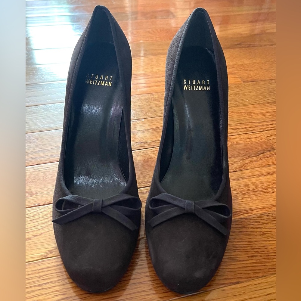 Stuart Weitzman Elegant Dark Brown Suede Heels with Bow